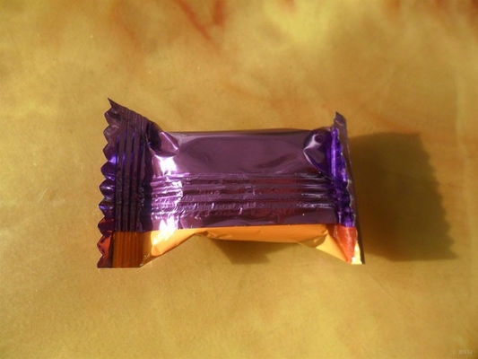 Tipo singola macchina avvolgitrice automatica del cuscino di Candy fornitore